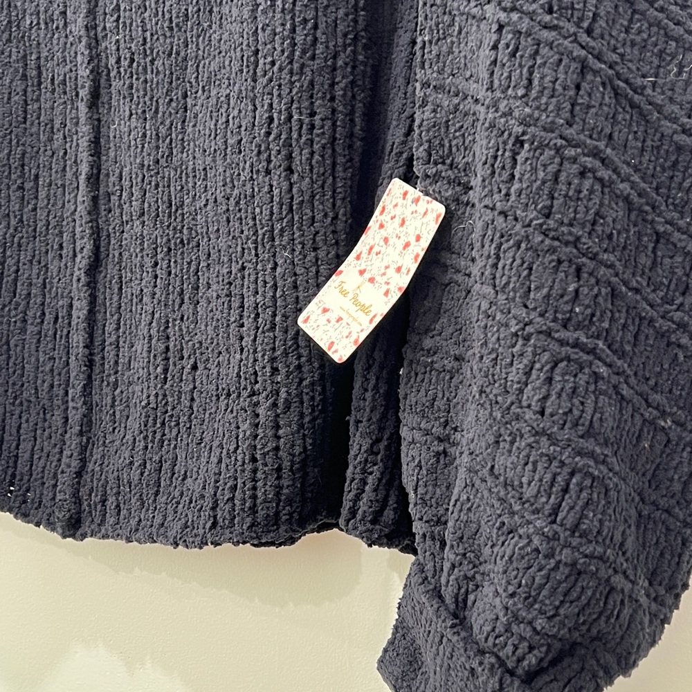 Free People Be Yours Cowl Neck Boxy Cropped Fit Chunky Knit Sweater Black NWT - Picture 8 of 12